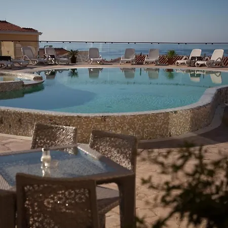 Luxury * Μπούντβα